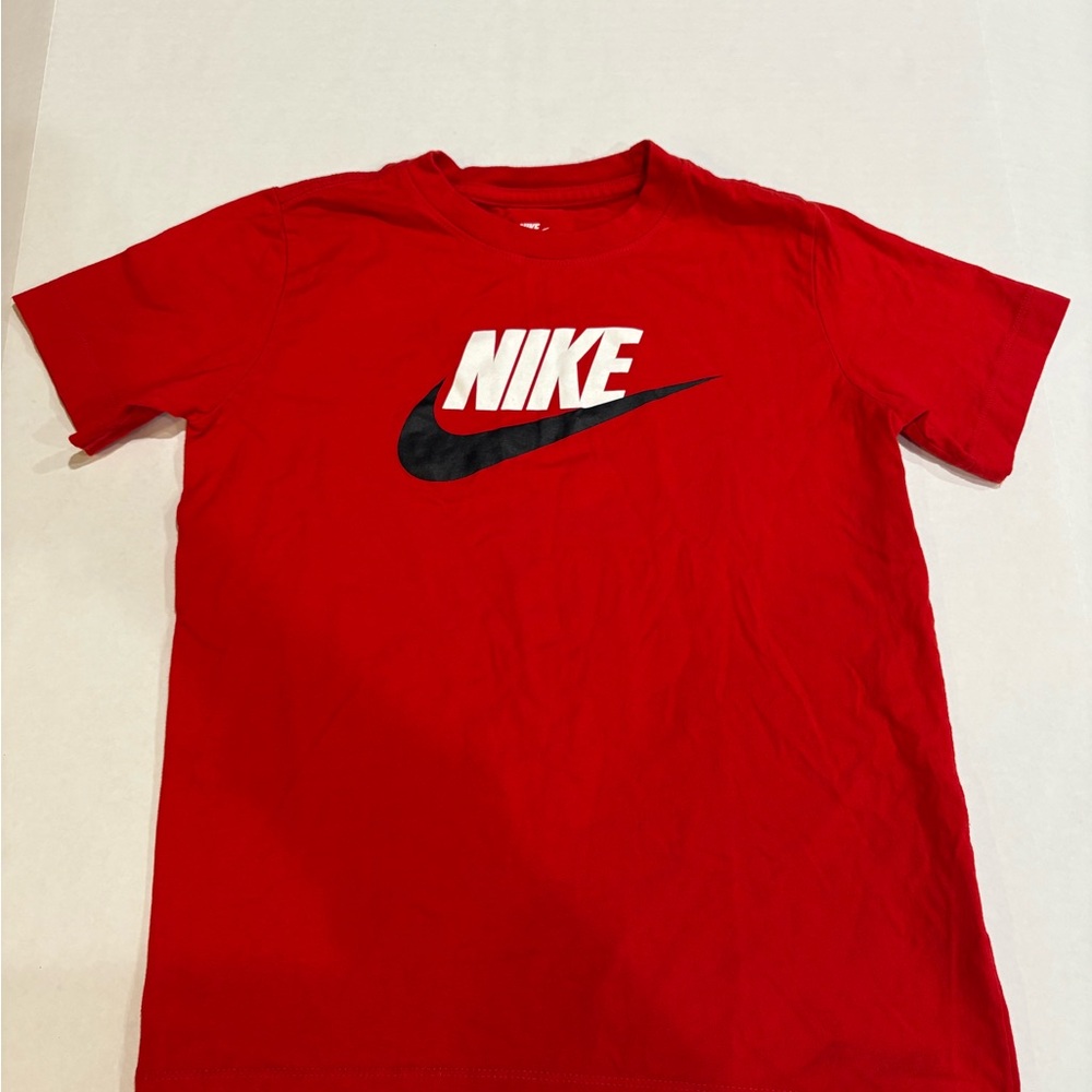 NIKE Kids Boys M Medium 8-10 The Nike Tee T-Shirt Red Logo Swoosh Cotton